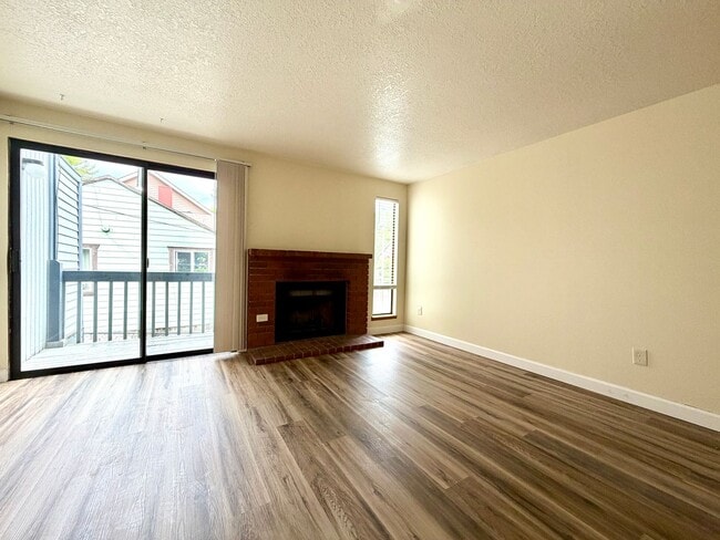 Building Photo - 0152-01D - Elm Tree Garden Apartments D