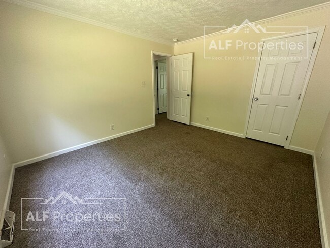 Building Photo - Charming & Secluded 3-Bedroom 2 Bathroom H...