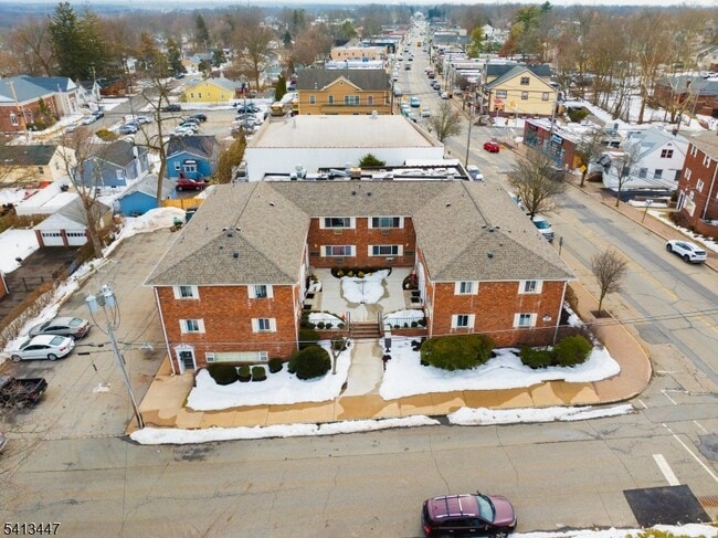 Building Photo - 104 N Beverwyck Rd