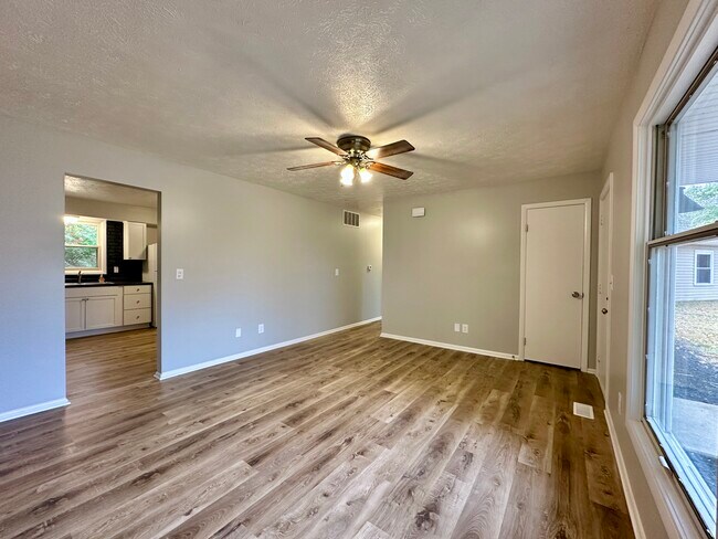 Building Photo - 120 Cavalry Ct