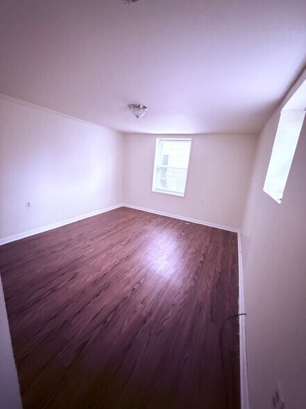 Building Photo - 65 Peter St