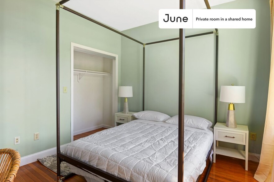 Building Photo - Private bedroom in 4 bed/1 bath Home