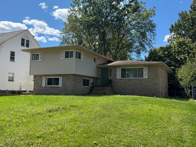 Building Photo - 3012 Ludlow Rd