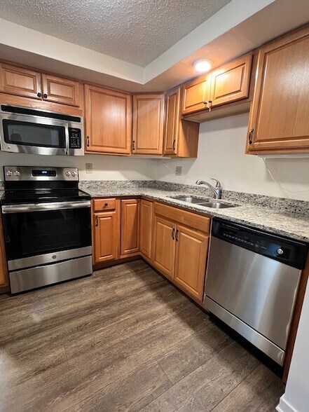 Kitchen - 219 Lily Ct