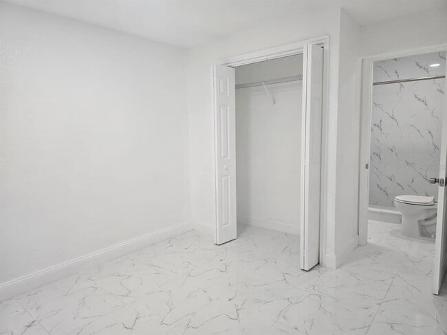 Building Photo - 1813 Hacienda Way