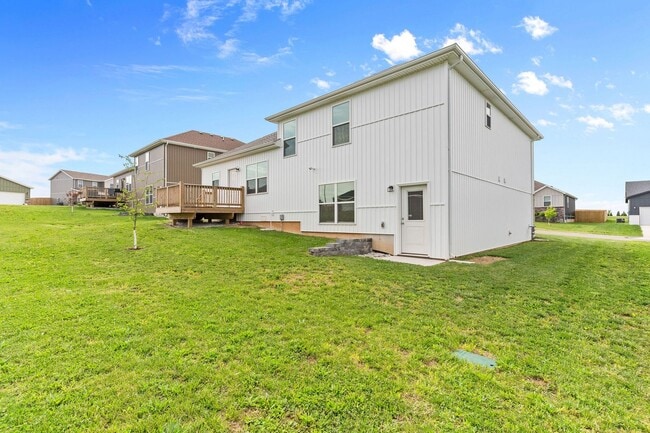 Building Photo - Beautiful Split Level 5 Bedroom Home - Hills of Olde Savannah