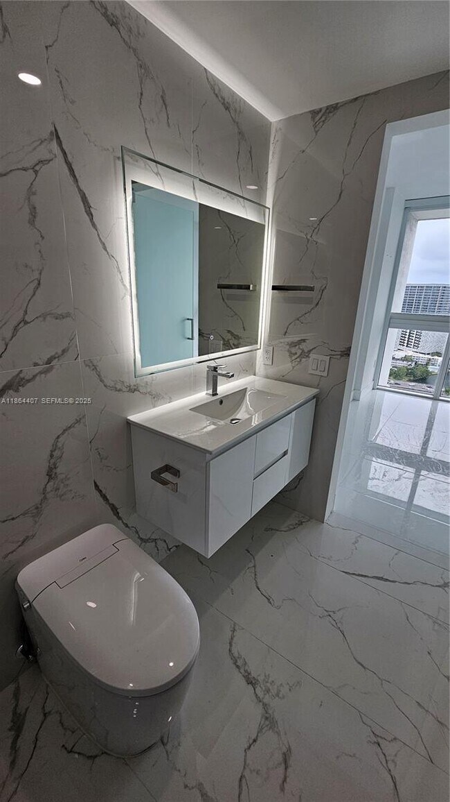 Building Photo - 1861 NW N River Dr