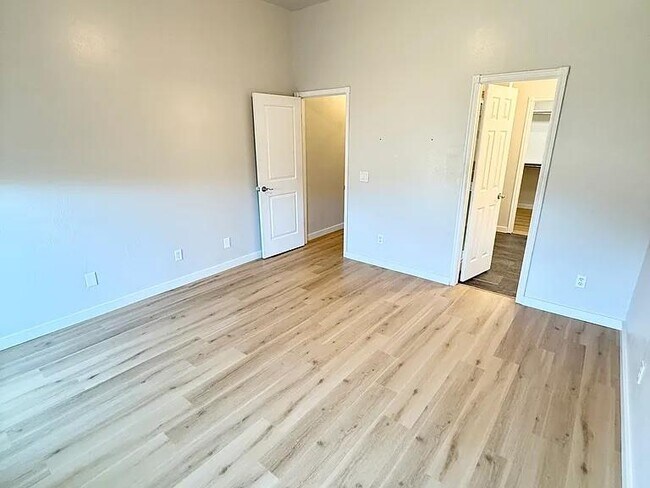 Building Photo - 6003 Fox Run Way