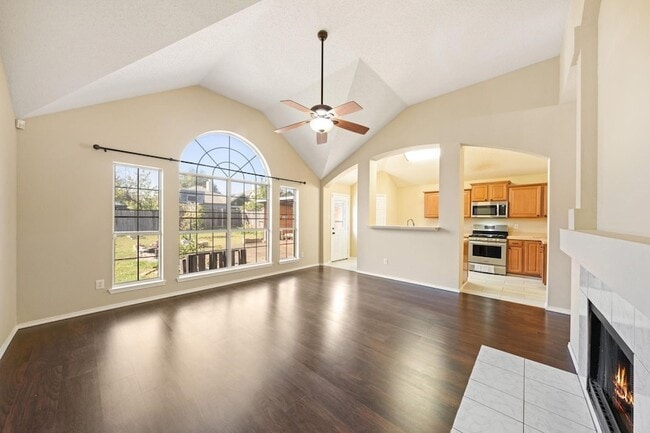 Building Photo - 6718 Meadowcrest Dr