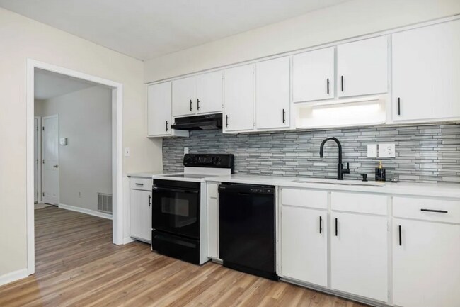 Building Photo - 5818 Hunter Rd