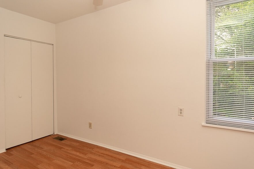 Building Photo - 1722 N Kimball Ave