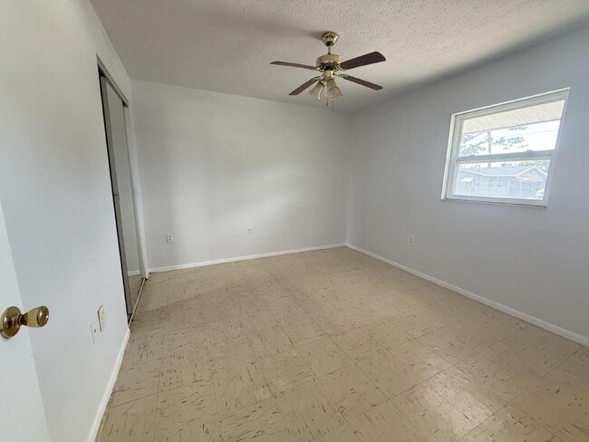 Building Photo - 12106 Watterson St