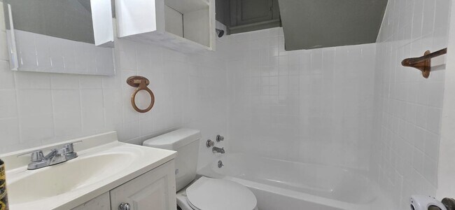 Building Photo - 5 Bedroom St Pete Home
