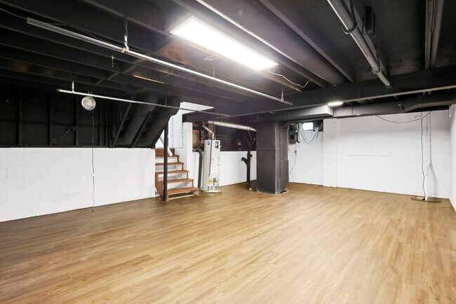 Building Photo - 3150 Vauxhall Dr