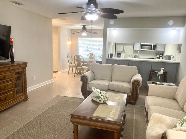 Building Photo - Furnished condo with dock!