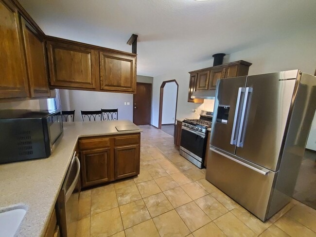 Building Photo - Large Family home in Chelsea Est. just SW ...
