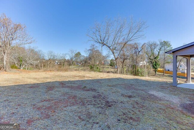 Building Photo - 585 Clayton St