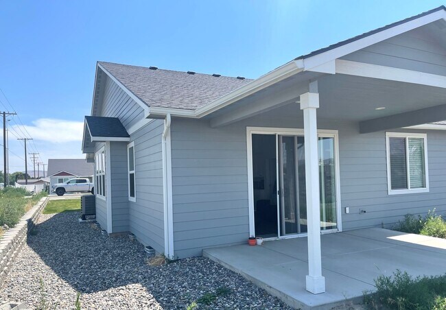 Building Photo - Gorgeous New Construction Townhome