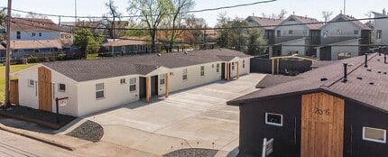 Building Photo - 206 E 33rd St