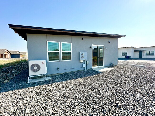 Building Photo - 121 E 26th Ave