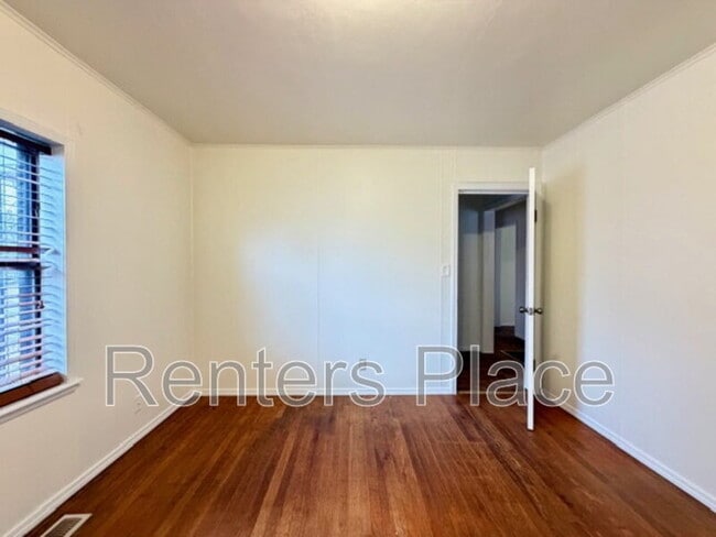 Building Photo - 3548 E King Pl