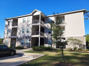 Building Photo - **Summer Leasing Promotion at Turtle Creek**