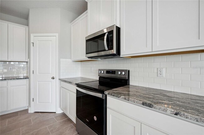 Building Photo - 2560 Warren Acrs Blvd