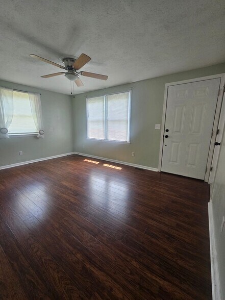 Building Photo - 259 Lakeview Dr
