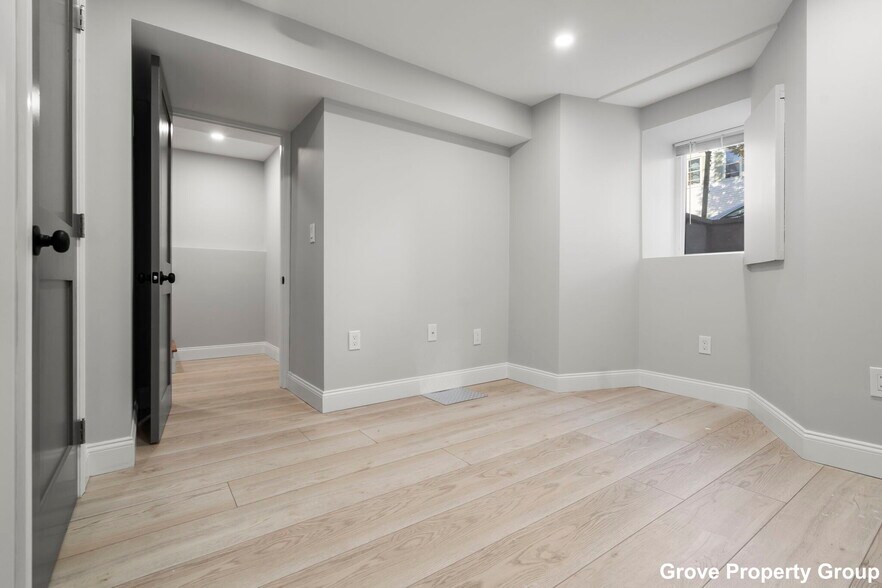 Building Photo - 531 E 5th St