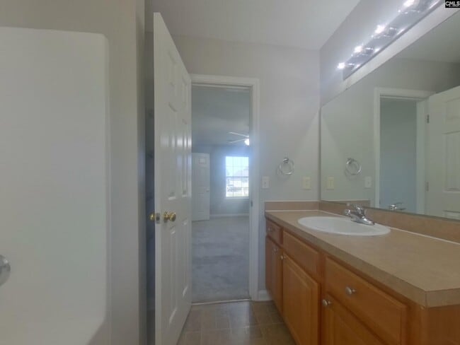 Building Photo - 429 Legend Oaks Dr