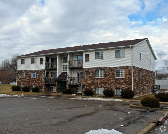Primary Photo - 398 W Market St