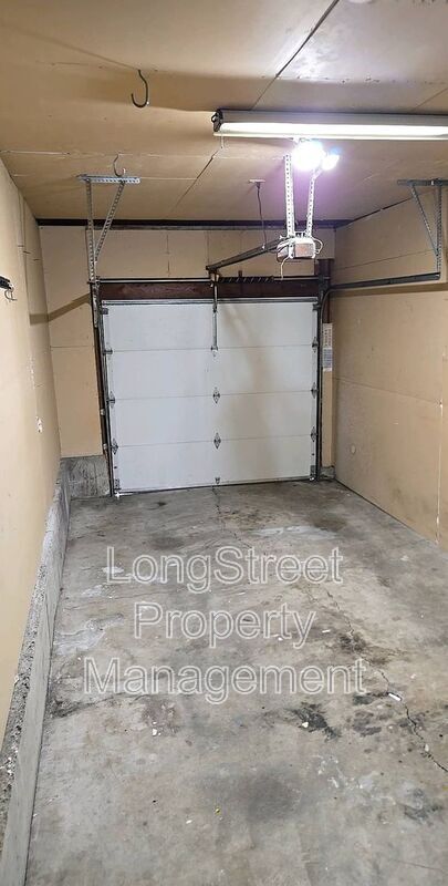 Building Photo - 615 SE Chicago St