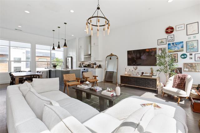 Building Photo - 2319 Kirby St