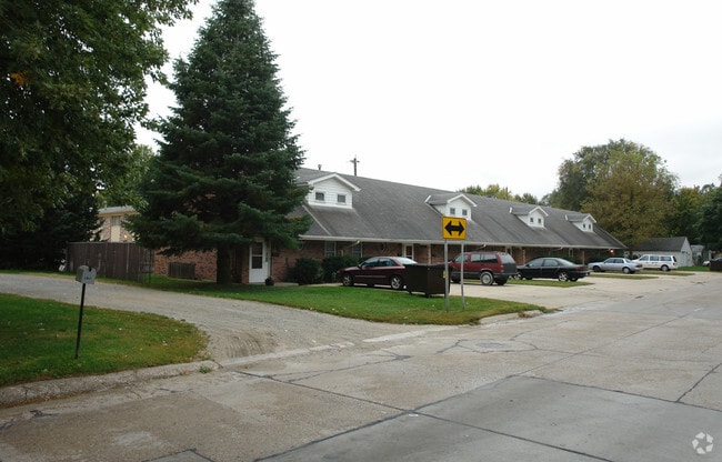 Building Photo - Rowe Properties