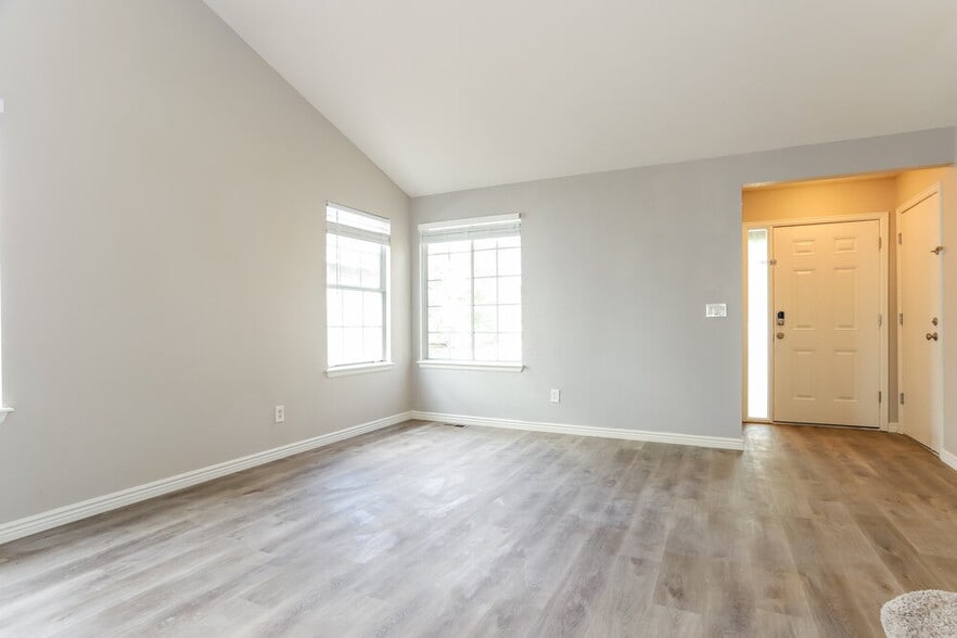 Building Photo - 7693 Halleys Dr