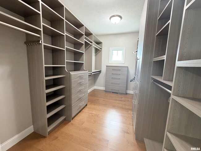Building Photo - 1805 Blue Stone Dr