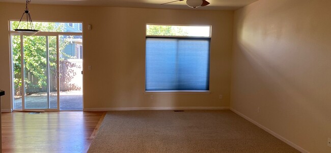 Building Photo - HOA ~ 4 Bedroom Home ~ Albany ~ Small Pet ...