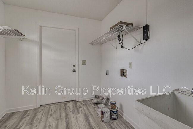 Building Photo - 401 Big Cedar Way