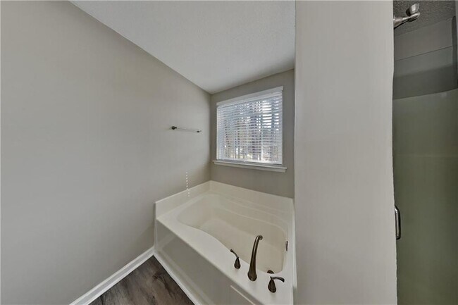 Building Photo - 573 Grandview Cir