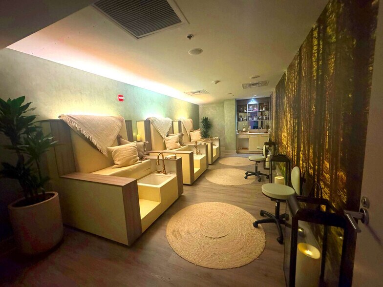 Building Photo - 1391 FL-5