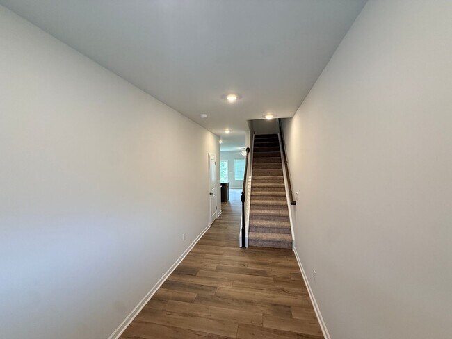 Building Photo - Brand New Home minutes from Uptown!