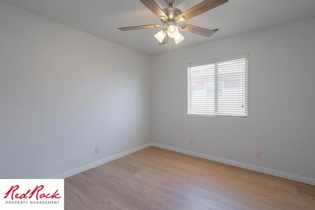 Building Photo - 4 Bedroom in Amber Estates - Newer LVP Flooring throughout home!