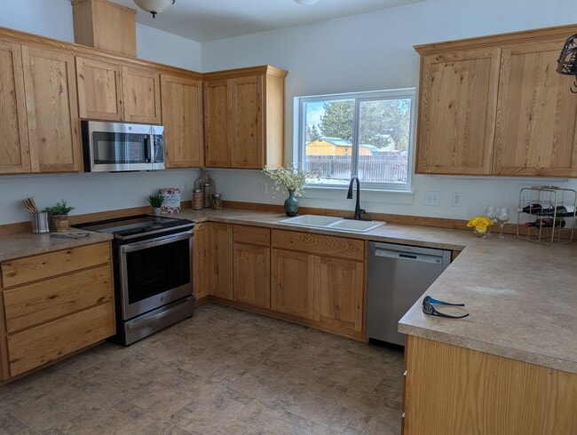 Building Photo - 3BR/2.5BA Peaceful Retreat on 1.5 Acres w/...
