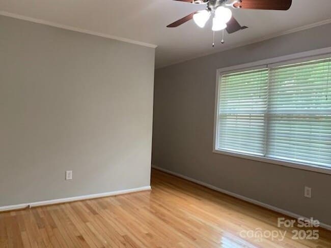 Building Photo - Move-In Ready 3BR/2BA with New Appliances ...