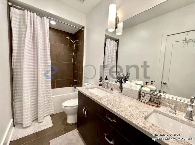 Building Photo - 303 Canton Wy