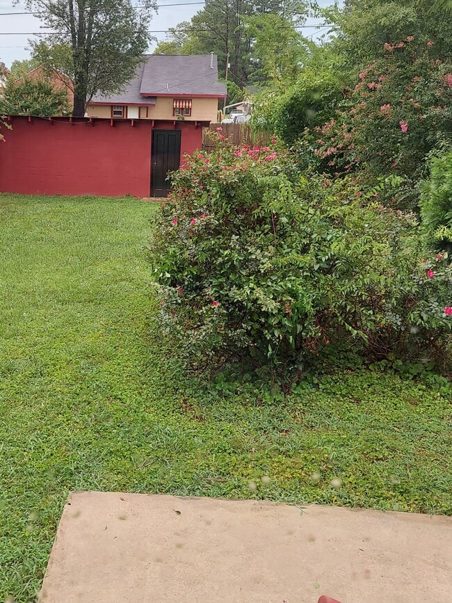 Building Photo - 306-311 11th Ave NW