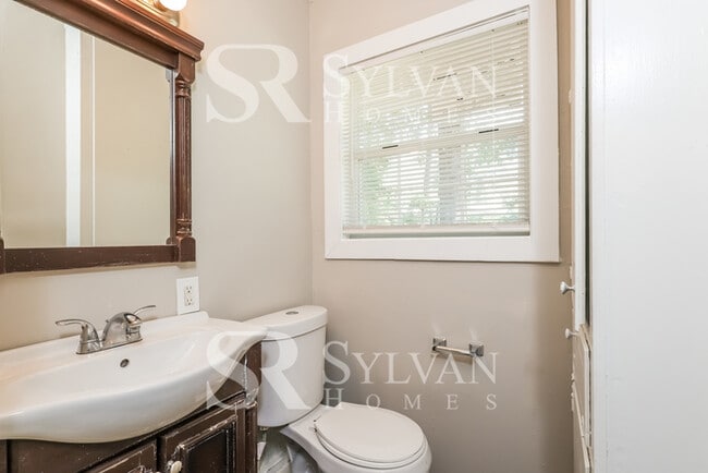 Building Photo - Immerse yourself in comfort and convenience