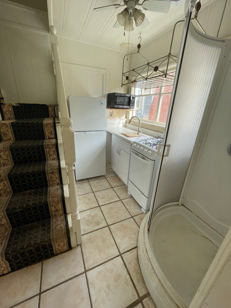 Building Photo - 920 Gravenstein Ave