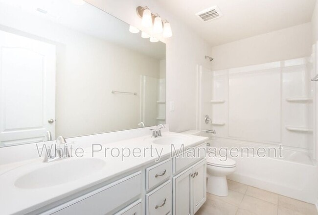 Building Photo - 1043 Winnett Dr