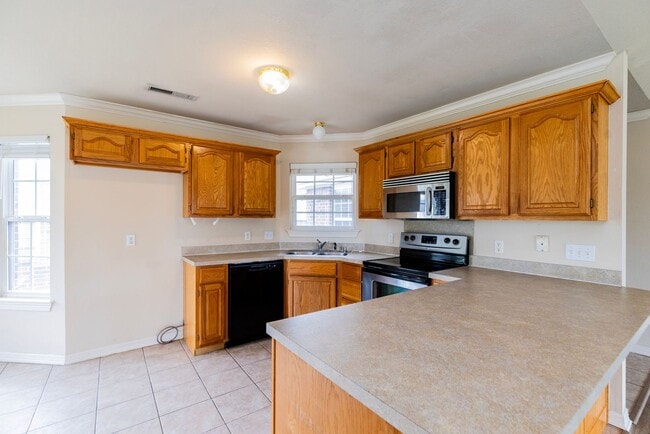 Building Photo - ***255 B ravenwood Blvd***